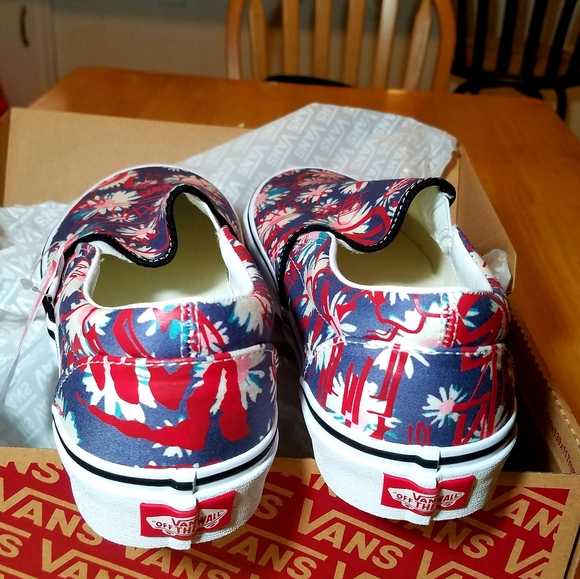 NEW Vans Classic Slip On Red Floral Sneakers Classics - Picture 4 of 6